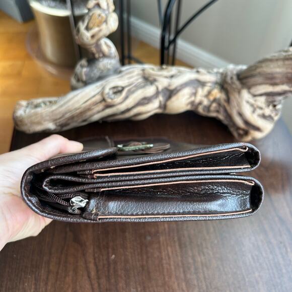 Vintage Levenger large brown leather wallet clutch w/ buckle made in Taiwan - Picture 9 of 16